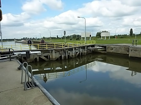 Нидерланды. Самбик и Белфэлд. Rijkswaterstaat (Голландская государственная служба надзора за гидротехническими сооружениями).